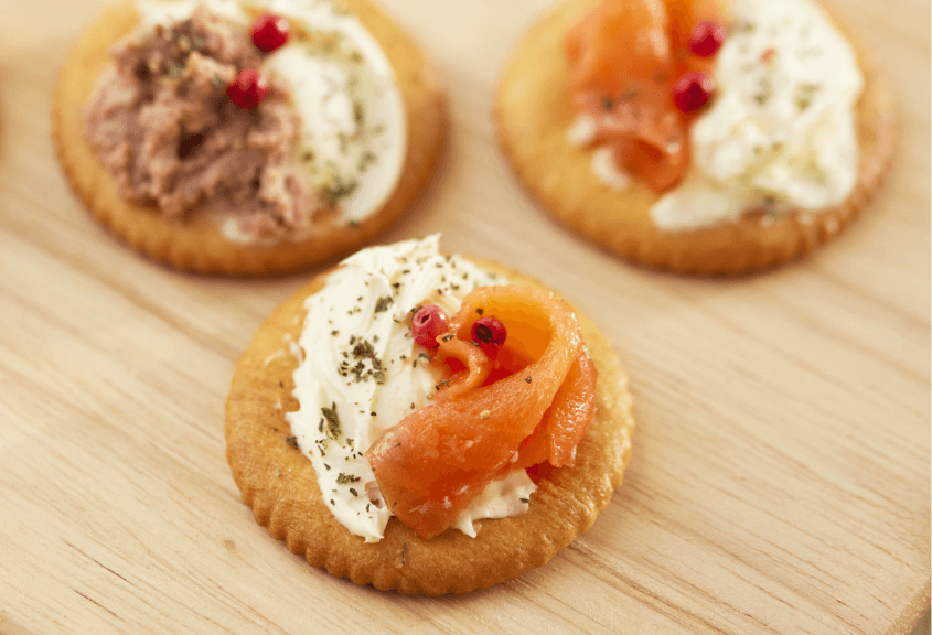 スモークサーモンとクリームチーズのカナッペ